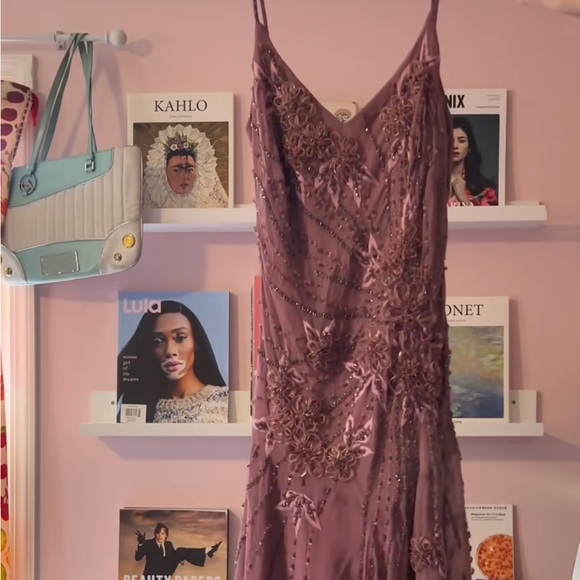 LOOKING FOR SUE WONG DRESS - Picture 1 of 2